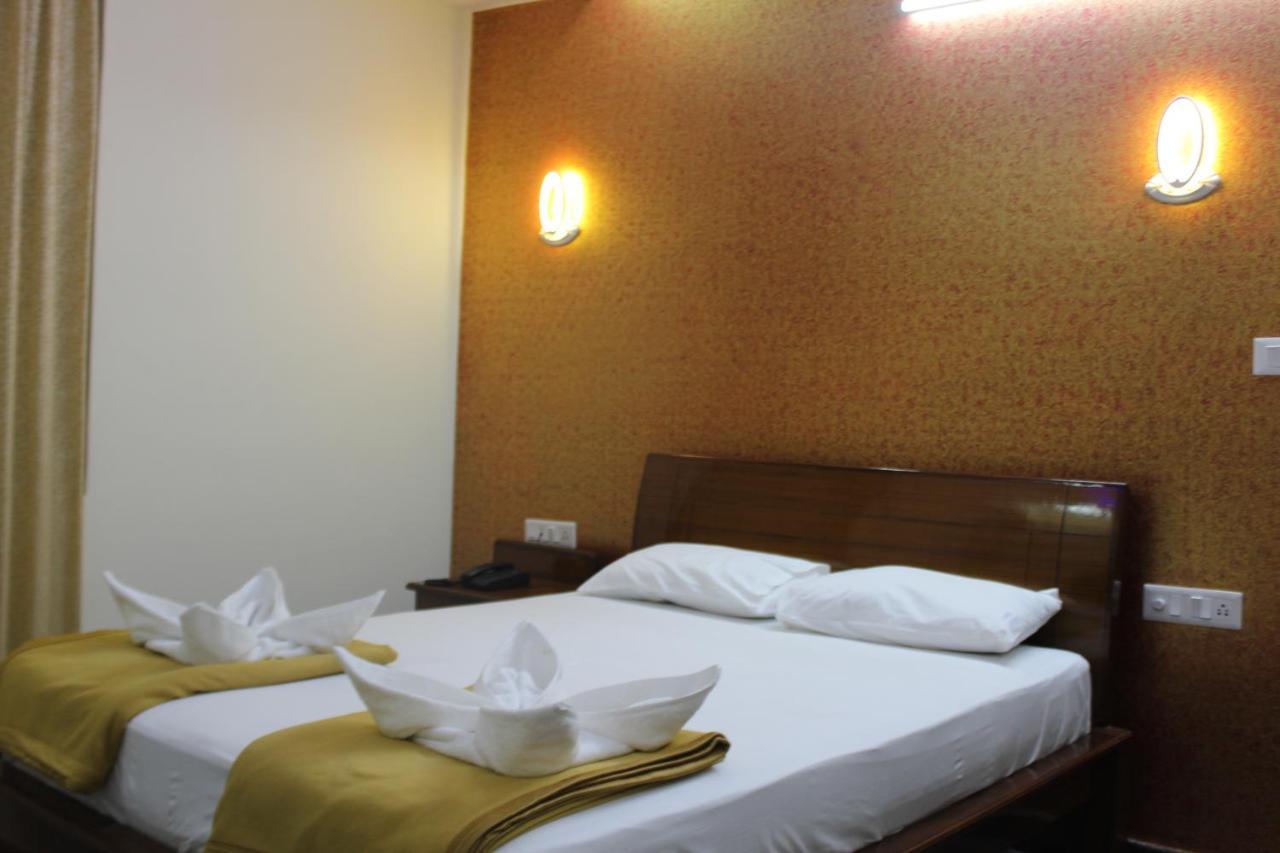 Golden Pride Hotel Kanakapura Buitenkant foto