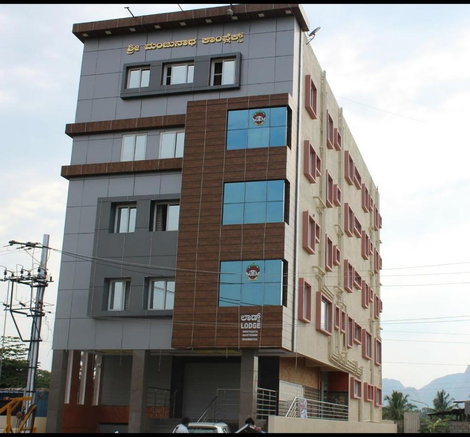 Golden Pride Hotel Kanakapura Buitenkant foto