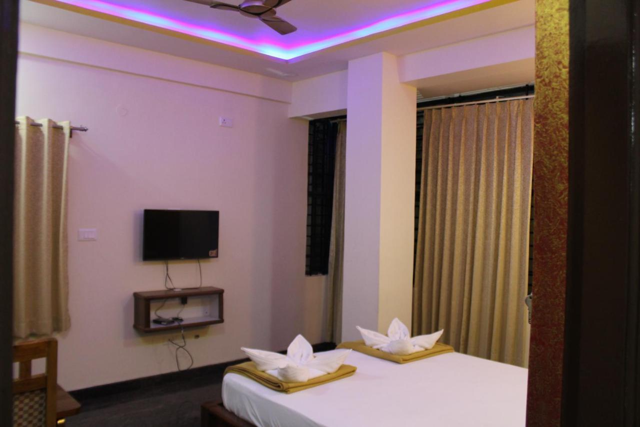 Golden Pride Hotel Kanakapura Buitenkant foto