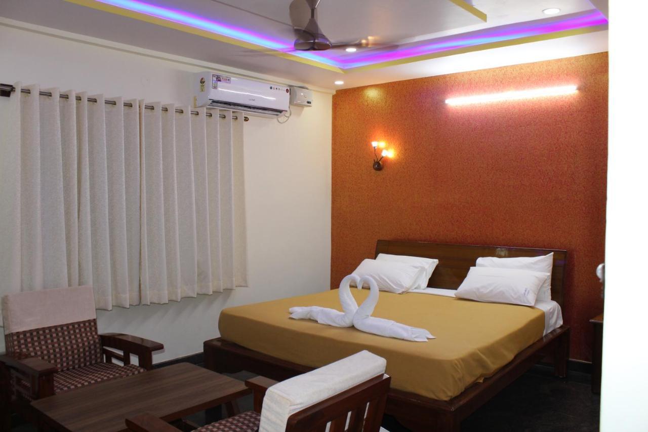 Golden Pride Hotel Kanakapura Buitenkant foto