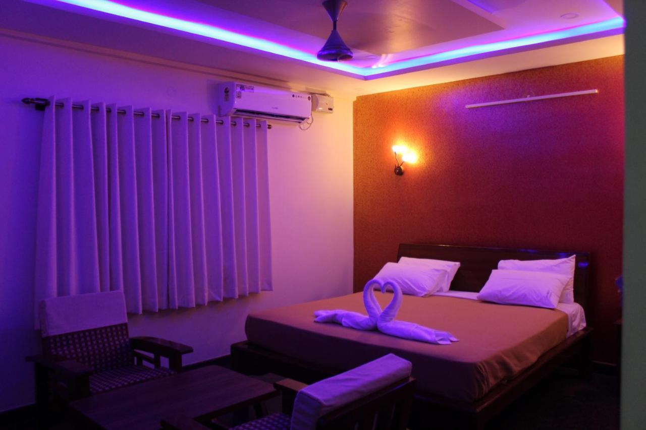 Golden Pride Hotel Kanakapura Buitenkant foto