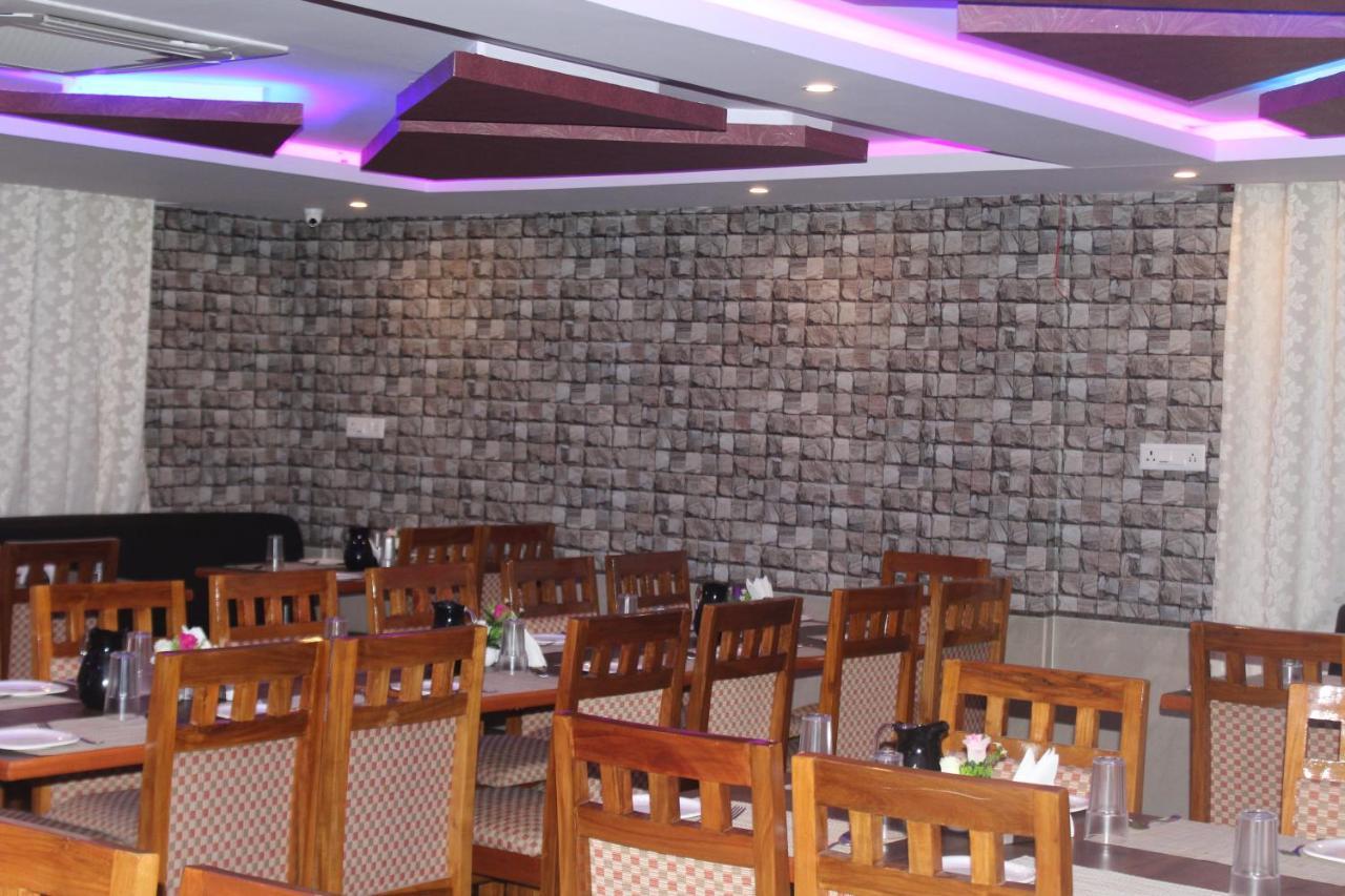 Golden Pride Hotel Kanakapura Buitenkant foto