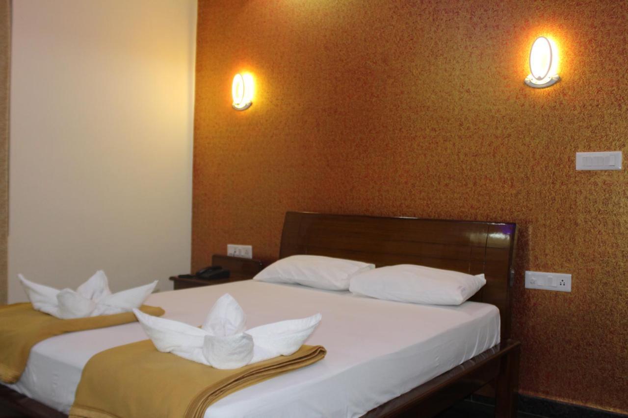 Golden Pride Hotel Kanakapura Buitenkant foto